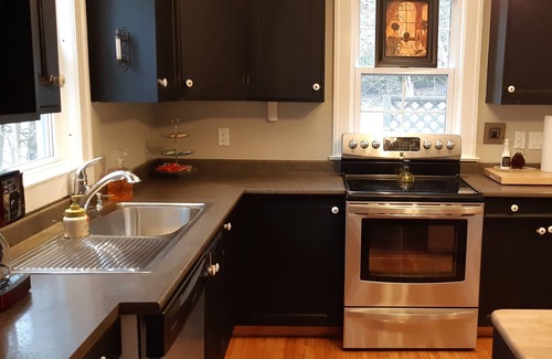 Halifax Apartamento | Halifax Oceanview & Waterfalls-1930 casa de estilo Gingerbread