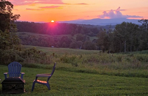 Alleghany County Casa | 1945 Farmhouse Charmer This is What You Come to the Country for! 12 mins Sparta