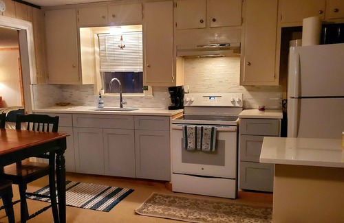 Big Bee Creek Cabina | Lake House, en el agua, muelle privado