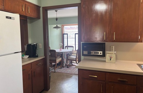 Alvin Casa | 1960's Time Capsule, 4 bedrooms, 5 beds