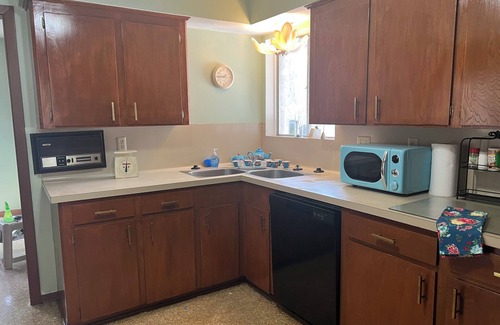 Alvin Casa | 1960's Time Capsule, 4 bedrooms, 5 beds