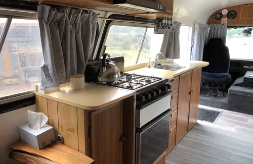 Halls Gap Casa | Bus de 1968 Bedford, rústico y relajante para glampers