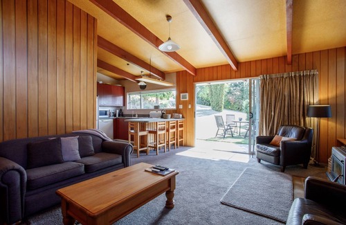 Wanaka Cabaña | 1970's Renovated,self contained 2 bedroom bach