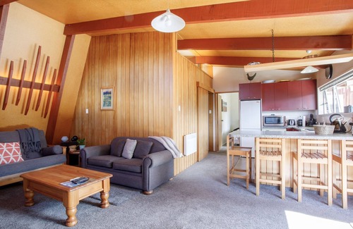 Wanaka Cabaña | 1970's Renovated,self contained 2 bedroom bach