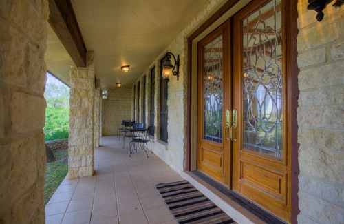 Uvalde Casa | Rancho de 720 acres con 6.000 pies cuadrados de casa en el río cristalino del río Nueces
