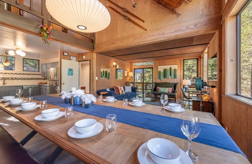 Alpine Meadows Casa | 1970s Alpine Chalet, "Bearadise" backs to creek, dog friendly, sleeps 14+