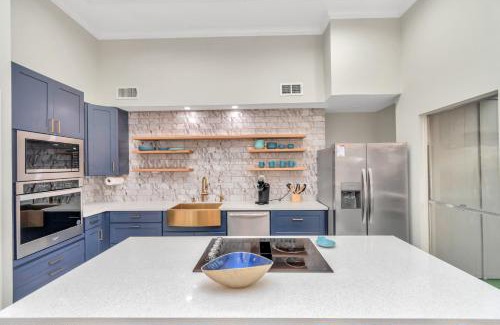 Clodine Casa | 1976 AccessibleGem Jacuzzi Sleep13 ChinaTown 20mins DT