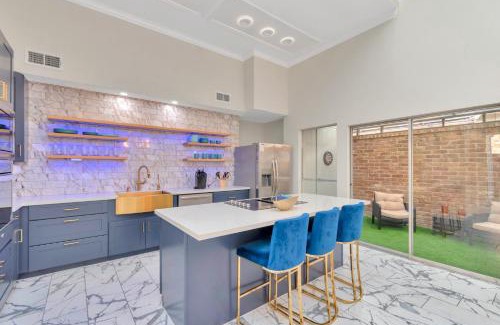 Clodine Casa | 1976 AccessibleGem Jacuzzi Sleep13 ChinaTown 20mins DT