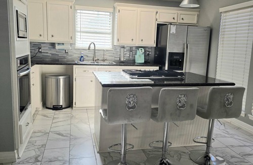 Clodine Casa | 1976HoustonGem Luminous PvTPool & HotTub DT20mins for LRG Families 6Beds / 2Bath
