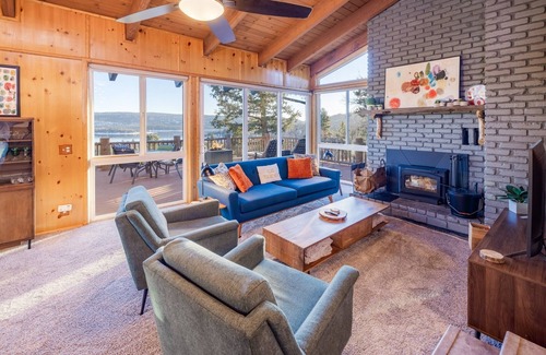 Fawnskin Cabina | 1978- Lakeviews Lookout 3 Bedroom Home by RedAwning
