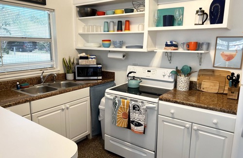Cocoa Beach Cabaña | PET FRIENDLY 1B/1B 2 blocks the Beach, near downtown Cocoa Beach