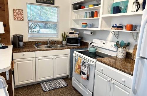 Cocoa Beach Cabaña | PET FRIENDLY 1B/1B 2 blocks the Beach, near downtown Cocoa Beach
