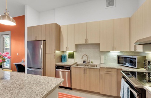 Fort Worth Apartamento | 1B1B LUX 1st Flr Apt-2min to TCU+King Bed+Pool+Gym