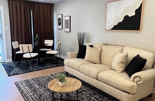 Evergreen Apartamento | Comfort Suite - Full suite in gated, quiet building