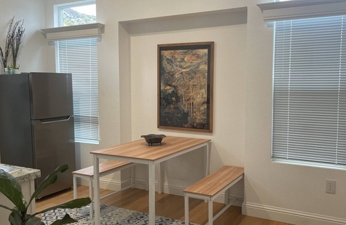 Agoura Hills Casa | 1bd/1ba retreat in Mountains, Pool, jacuzzi, gym! 8 min to Malibu beach!