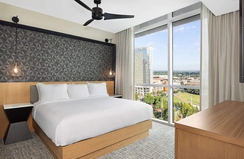 Downtown Atlanta Complejo | 1BD/Atlanta - Downtown w/Rooftop Pool and Pool Bar!