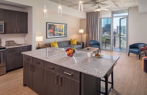 Civic District Complejo | 1BD/Austin - Rooftop Pool & Firepit, BBQ!