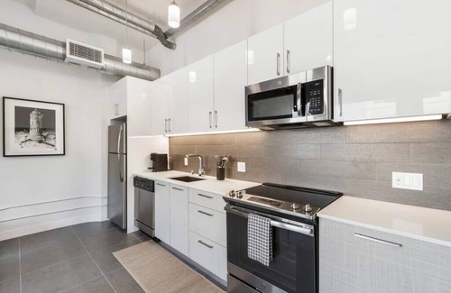 Historic Core Condominio | 1BD | Condo | Great Sunlight + Rooftop Pool