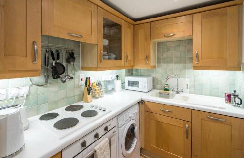 Castle Baynard Apartamento | 1BD Modern City Oasis: Near London Attractions