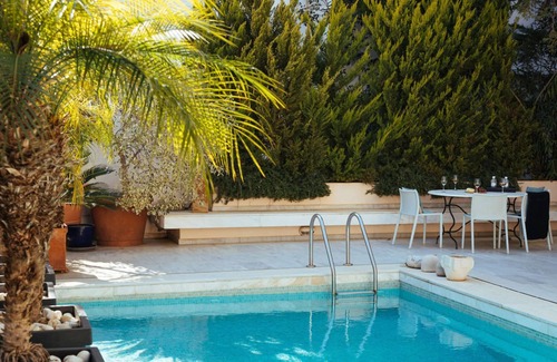 Vouliagmeni Casa | 1BD Serene Calm Pool House