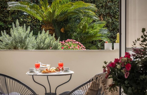 Vouliagmeni Casa | 1BD Serene Calm Pool House
