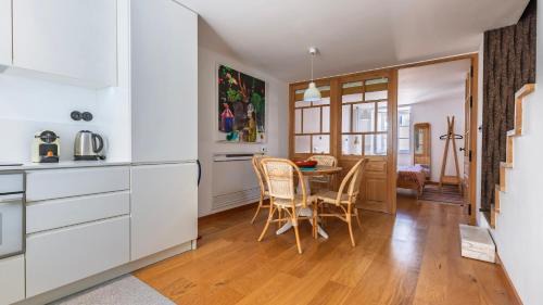 Merces Apartamento | 1BDR Apartment with Terrace and View by LovelyStay