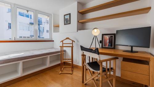 Merces Apartamento | 1BDR Apartment with Terrace and View by LovelyStay