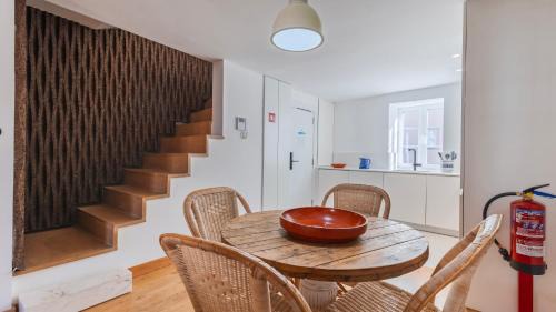 Merces Apartamento | 1BDR Apartment with Terrace and View by LovelyStay
