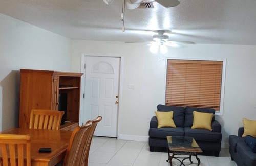 George Town Apartamento | 1bed condo place available dec 15 to Jan 4th . Close to city center 7 min walk