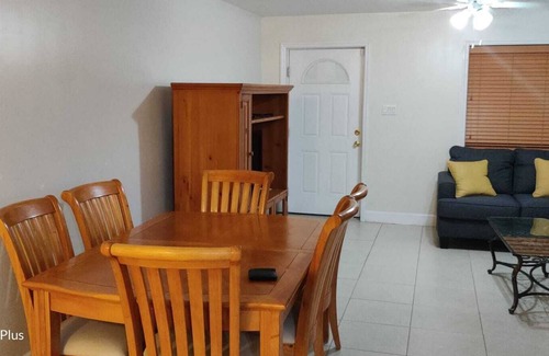 George Town Apartamento | 1bed condo place available dec 15 to Jan 4th . Close to city center 7 min walk