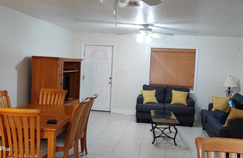 George Town Apartamento | 1bed condo place available dec 15 to Jan 4th . Close to city center 7 min walk