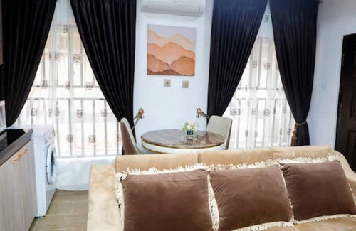 Ofin Apartamento | 1bedroom brown in Oniru-Victoria Island.(24hrs Power, Starlink, Landmark Beach)