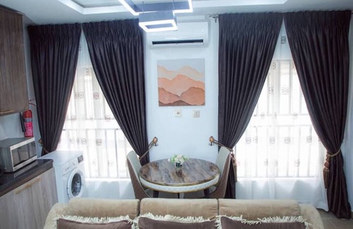 Ofin Apartamento | 1bedroom brown in Oniru-Victoria Island.(24hrs Power, Starlink, Landmark Beach)