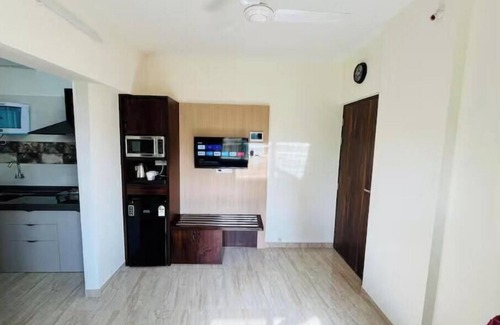 Kandivali East Apartamento | 1BHK suite near Mindspace, Malad west