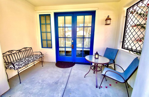 La Quinta Villa | Legacy Villa, Romantic 1 King Bed / 1 Bath Sudio w / chimenea y patio privado