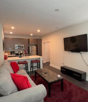 Central Business District Apartamento | 1BR, 1 Bath Apmt with Pool and Riverfront View Only Steps from The Banks & Stadiums !