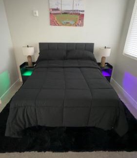 Central Business District Apartamento | 1BR, 1 Bath Apmt with Pool and Riverfront View Only Steps from The Banks & Stadiums !