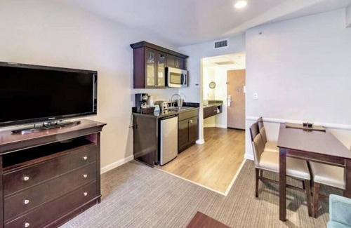 Anaheim Resort Complejo | 1BR-1BA - Walk to Disneyland, Anaheim Convention, or Angles Stadium