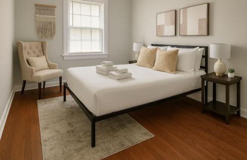 Cragin Apartamento | 1BR 1BA Windy City Hideout - Lockwood rep