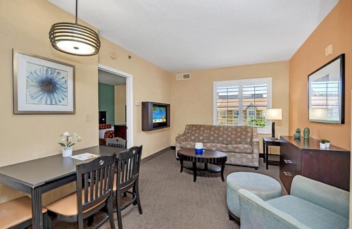 Florida Central Atlantic Coast Apartamento | 1BR 2 Queens Hotel-Apt with Pool, Hot Tub & Arcade, near Disney & Universal!