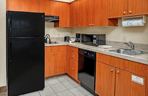 Florida Central Atlantic Coast Apartamento | 1BR 2 Queens Hotel-Apt with Pool, Hot Tub & Arcade, near Disney & Universal!