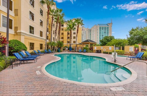 Florida Central Atlantic Coast Apartamento | 1BR 2 Queens Hotel-Apt with Pool, Hot Tub & Arcade, near Disney & Universal!
