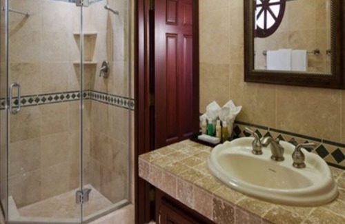 Diamond Valley Complejo | 1BR/2BA with Kitchen & Private Roof Top Deck w/ Pool