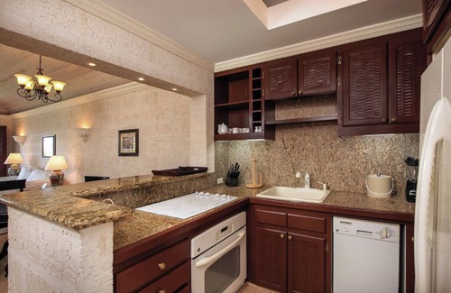 Diamond Valley Complejo | 1BR/2BA with Kitchen & Private Roof Top Deck w/ Pool