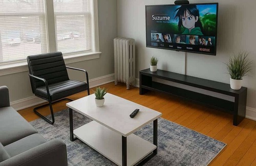 Cragin Apartamento | 1BR Airy Apartment w/ Wi-Fi