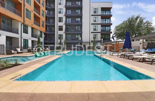 North Burnet Apartamento | 1BR Alongside Q2 and Domain With Pool, Gym and Free Parking