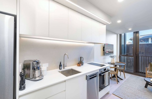 Te Aro Apartamento | 1BR Alpha APT - Central Stay, Top Amenities