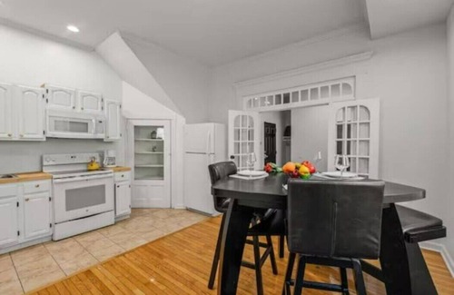 West Philadelphia Hotel | Cozy&Chic Suite Near Center Philly