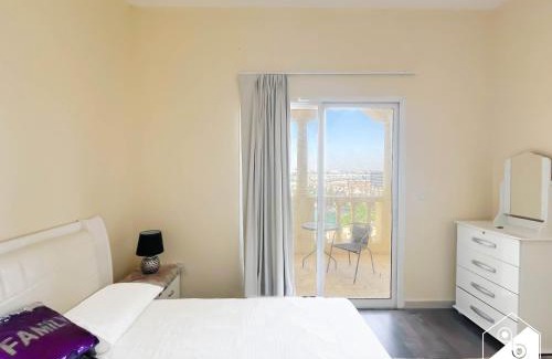 Al Hamra Village Apartamento | 1BR Apartment in RAK with Lagoon View Balcony