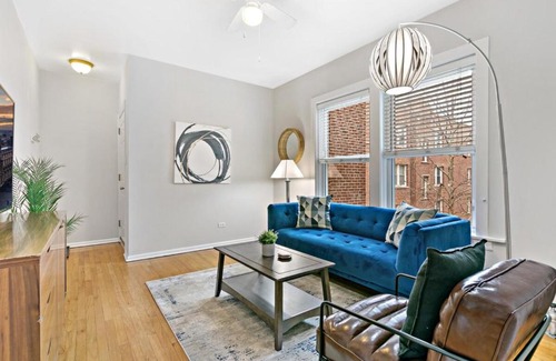 Rogers Park Apartamento | 1BR Apartment in Rogers Park with King Bed - Lunt 2E
